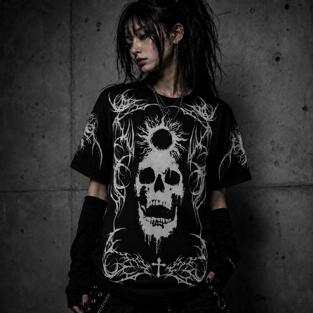 Gothic Skull Shirt Y2K – Dark Aesthetic Graphic Tee for Alt & Goth